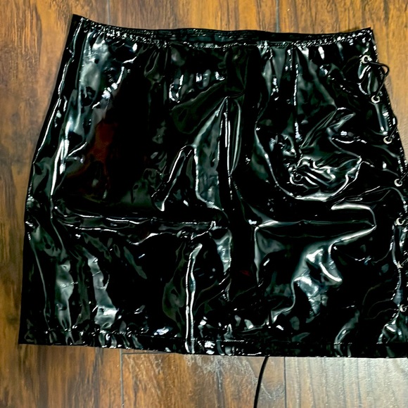 Lace up knot PU leather skirt - Picture 4 of 6